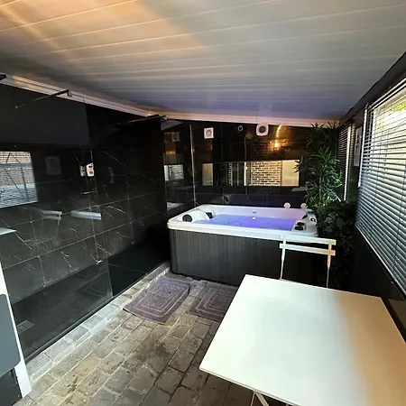 Jacuzzi Et Cinema, Merignac2 Mérignac