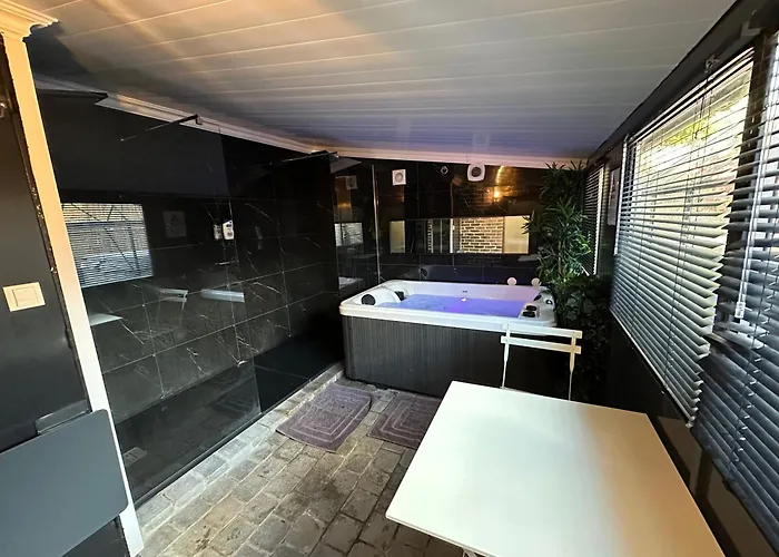 Jacuzzi Et Cinéma, Merignac2 Mérignac